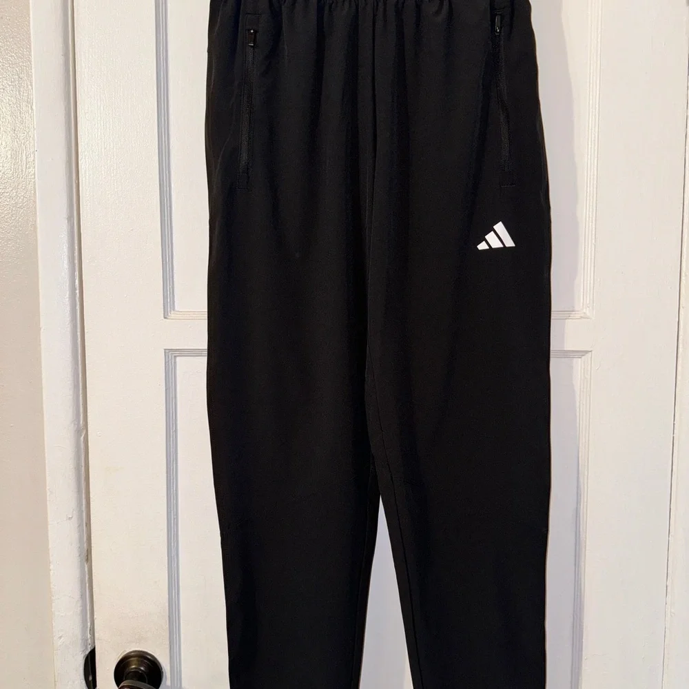 Adidas men joggers small NWT